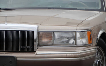 Lincoln-Town-Car-Berline-1992-Gold-Beige-178248-3