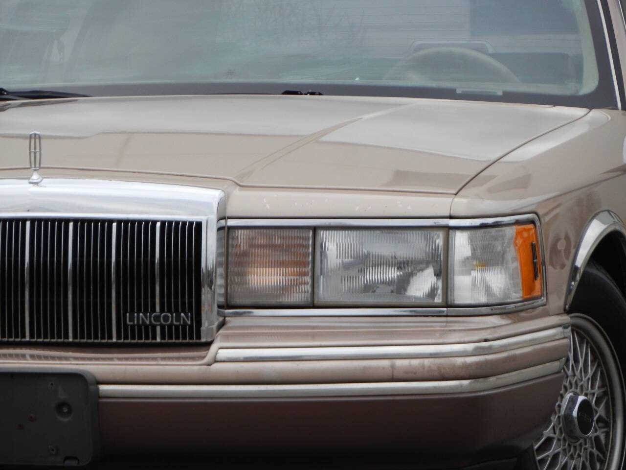 Lincoln-Town-Car-Berline-1992-Gold-Beige-178248-3