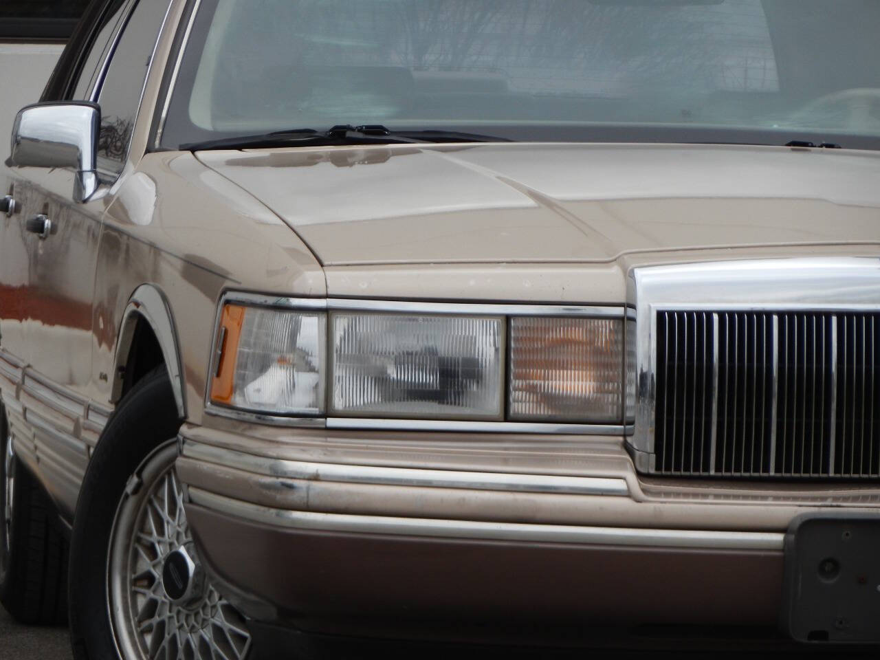 Lincoln-Town-Car-Berline-1992-Gold-Beige-178248-5