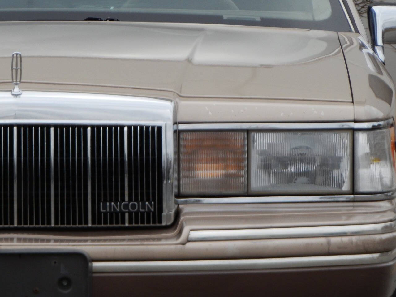 Lincoln-Town-Car-Berline-1992-Gold-Beige-178248-7