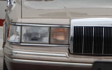 Lincoln-Town-Car-Berline-1992-Gold-Beige-178248-8