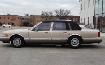 Lincoln-Town-Car-Berline-1992-Gold-Beige-178248-9