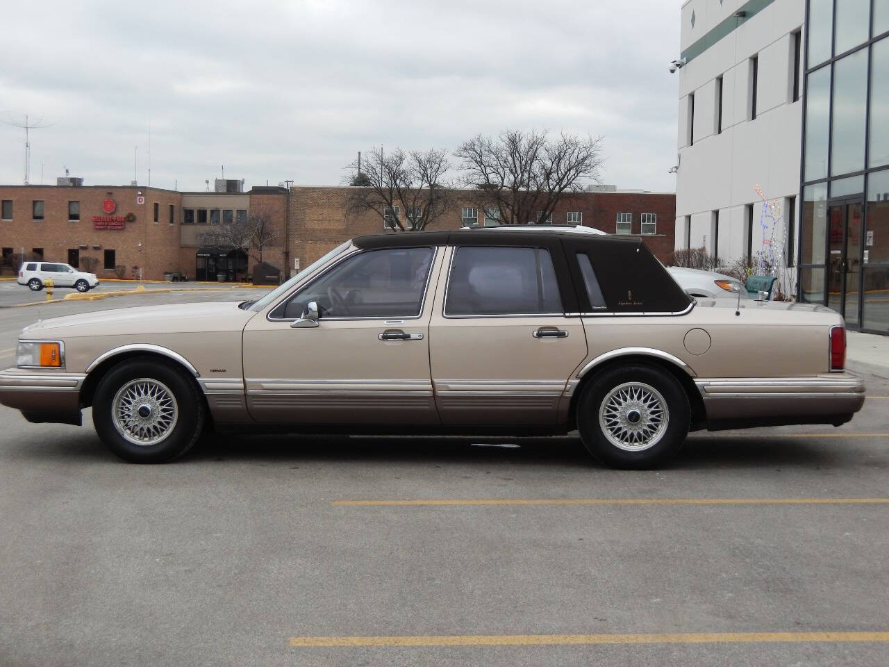 Lincoln-Town-Car-Berline-1992-Gold-Beige-178248-9