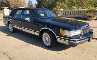 Lincoln-Town-Car-Berline-1993-10