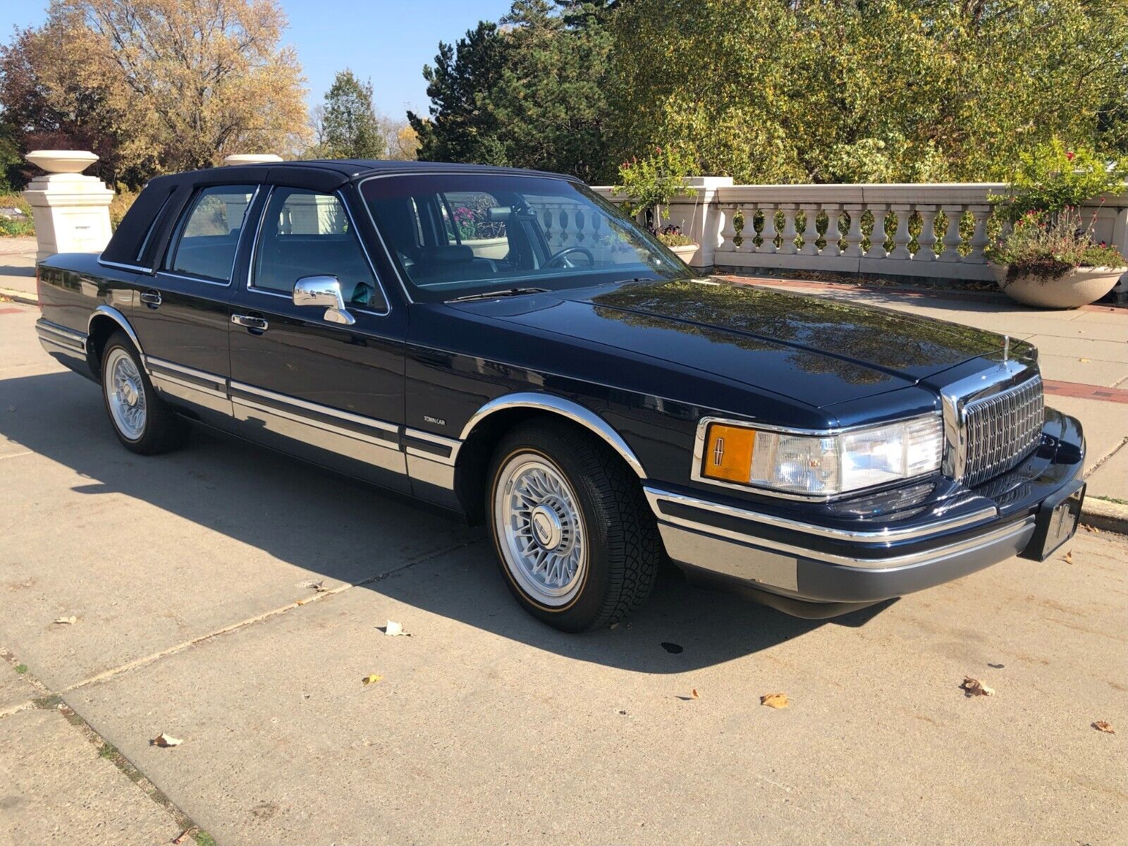 Lincoln-Town-Car-Berline-1993-10