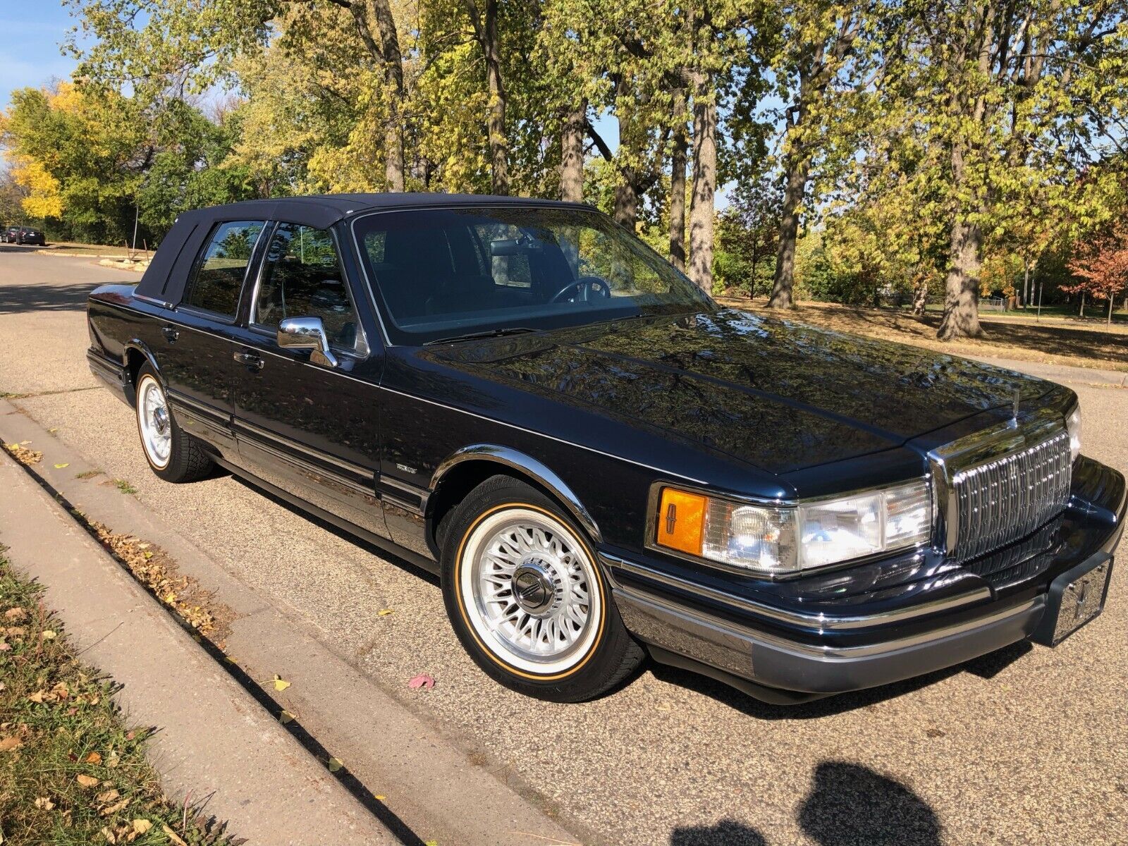 Lincoln-Town-Car-Berline-1993-11