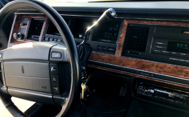 Lincoln-Town-Car-Berline-1993-24