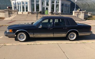 Lincoln-Town-Car-Berline-1993-3