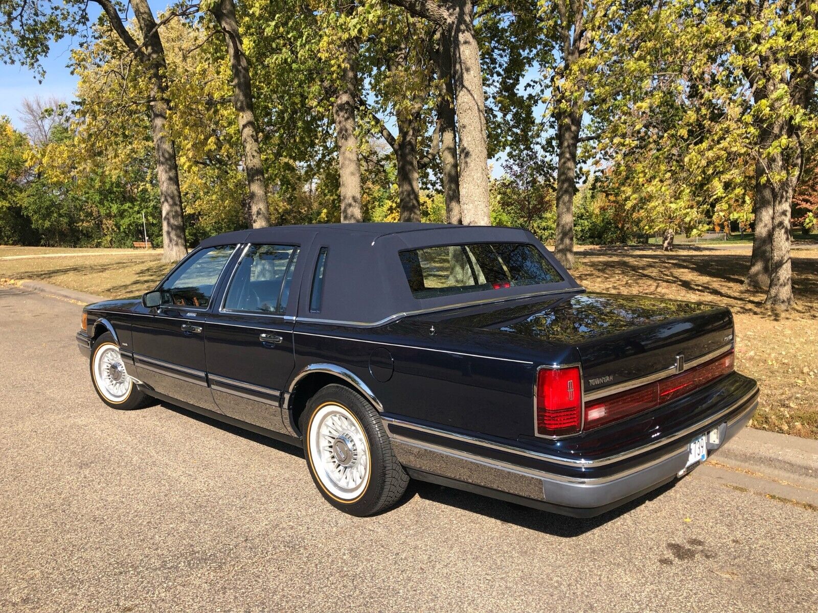 Lincoln-Town-Car-Berline-1993-4