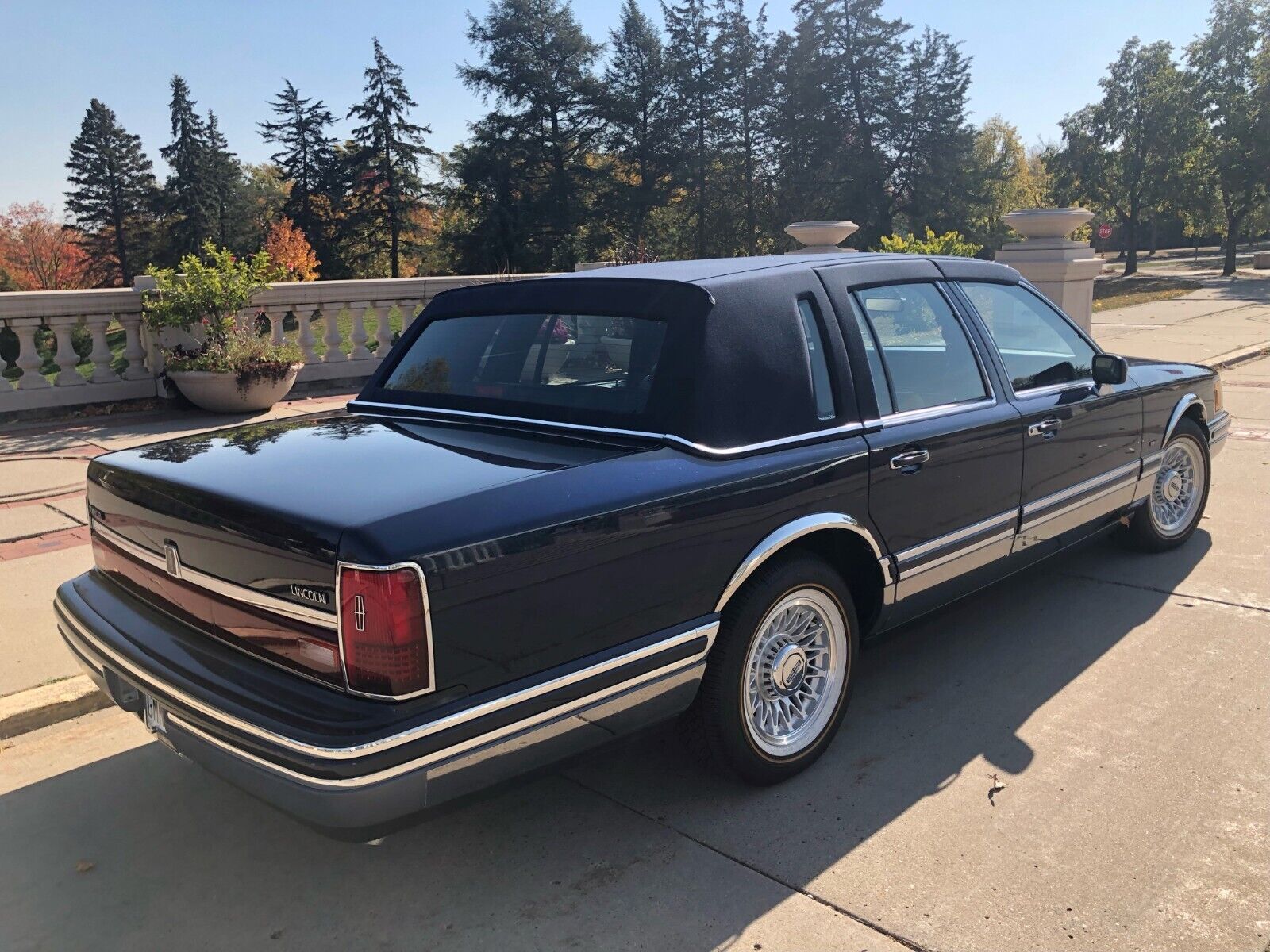 Lincoln-Town-Car-Berline-1993-5