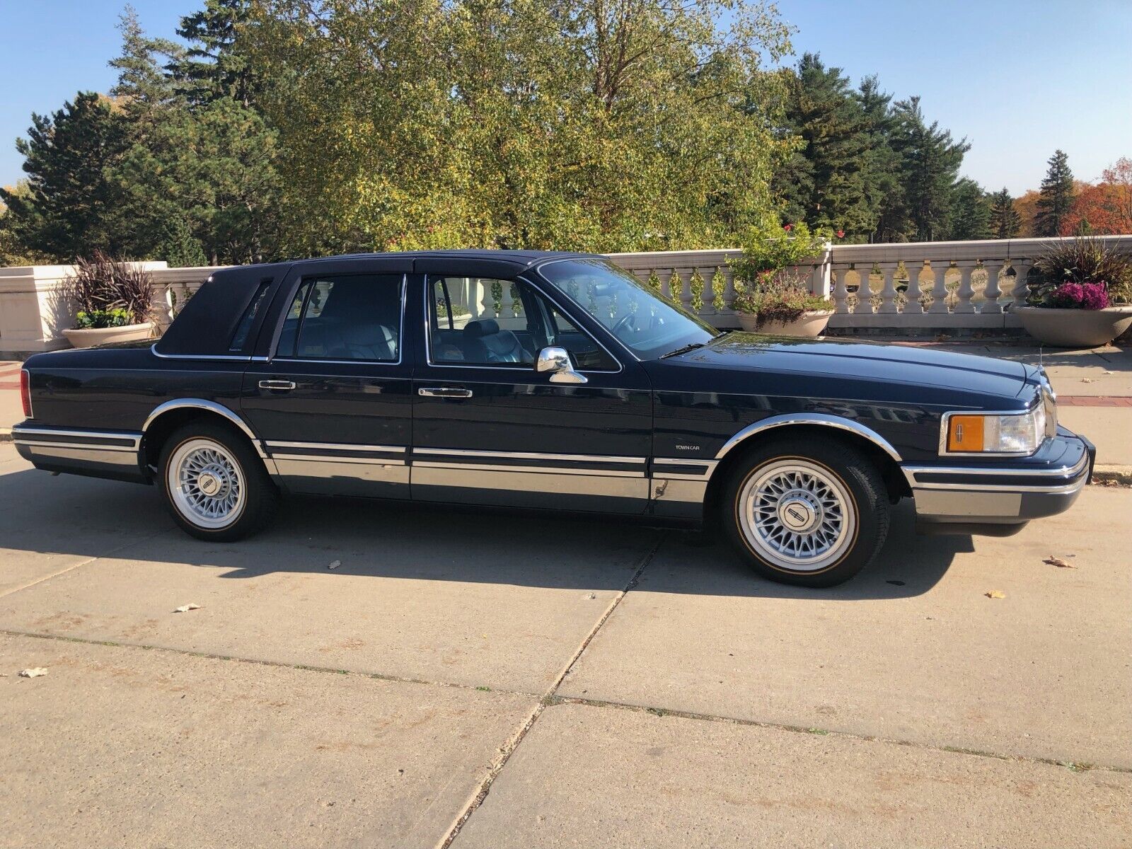 Lincoln-Town-Car-Berline-1993-8