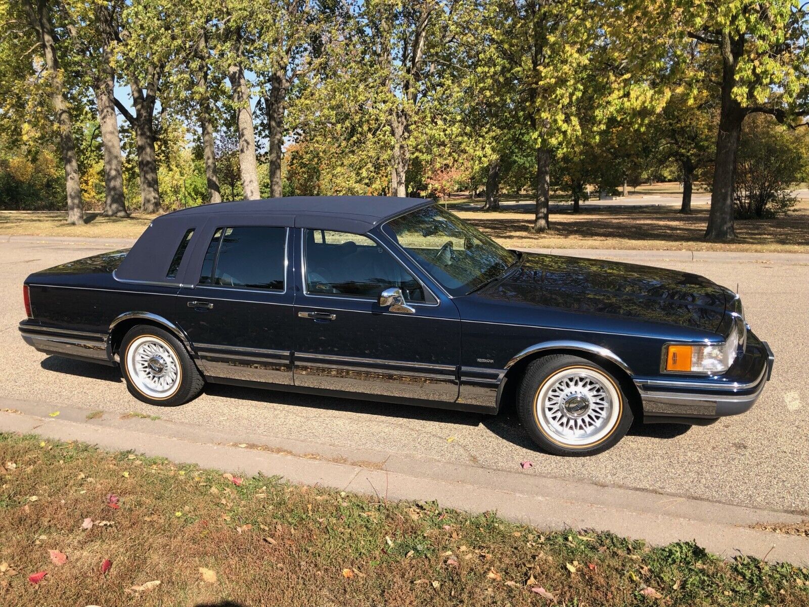 Lincoln-Town-Car-Berline-1993-9