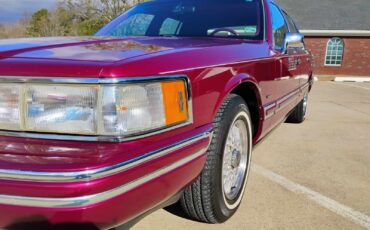 Lincoln-Town-Car-Berline-1993-Red-Red-165762-2