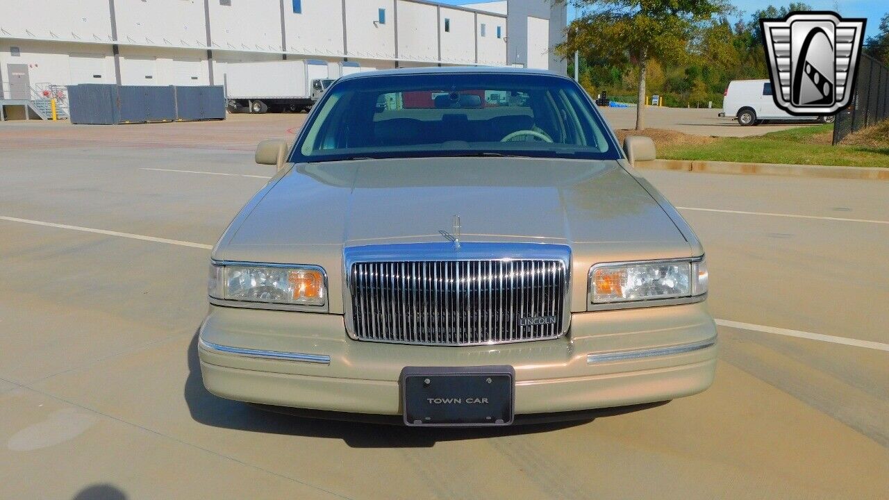 Lincoln-Town-Car-Berline-1996-2