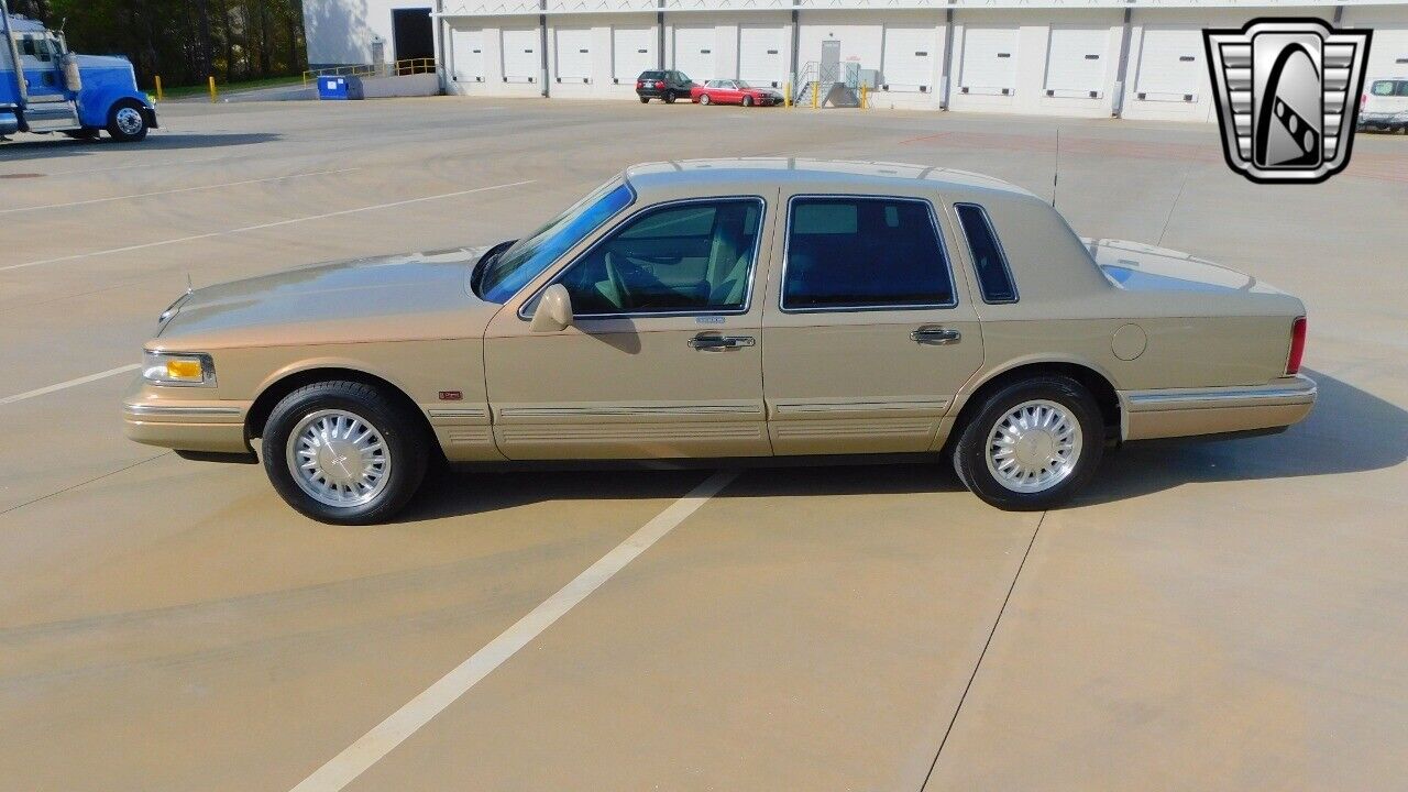 Lincoln-Town-Car-Berline-1996-3