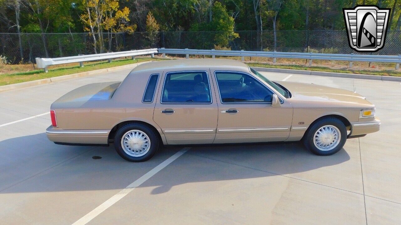 Lincoln-Town-Car-Berline-1996-5