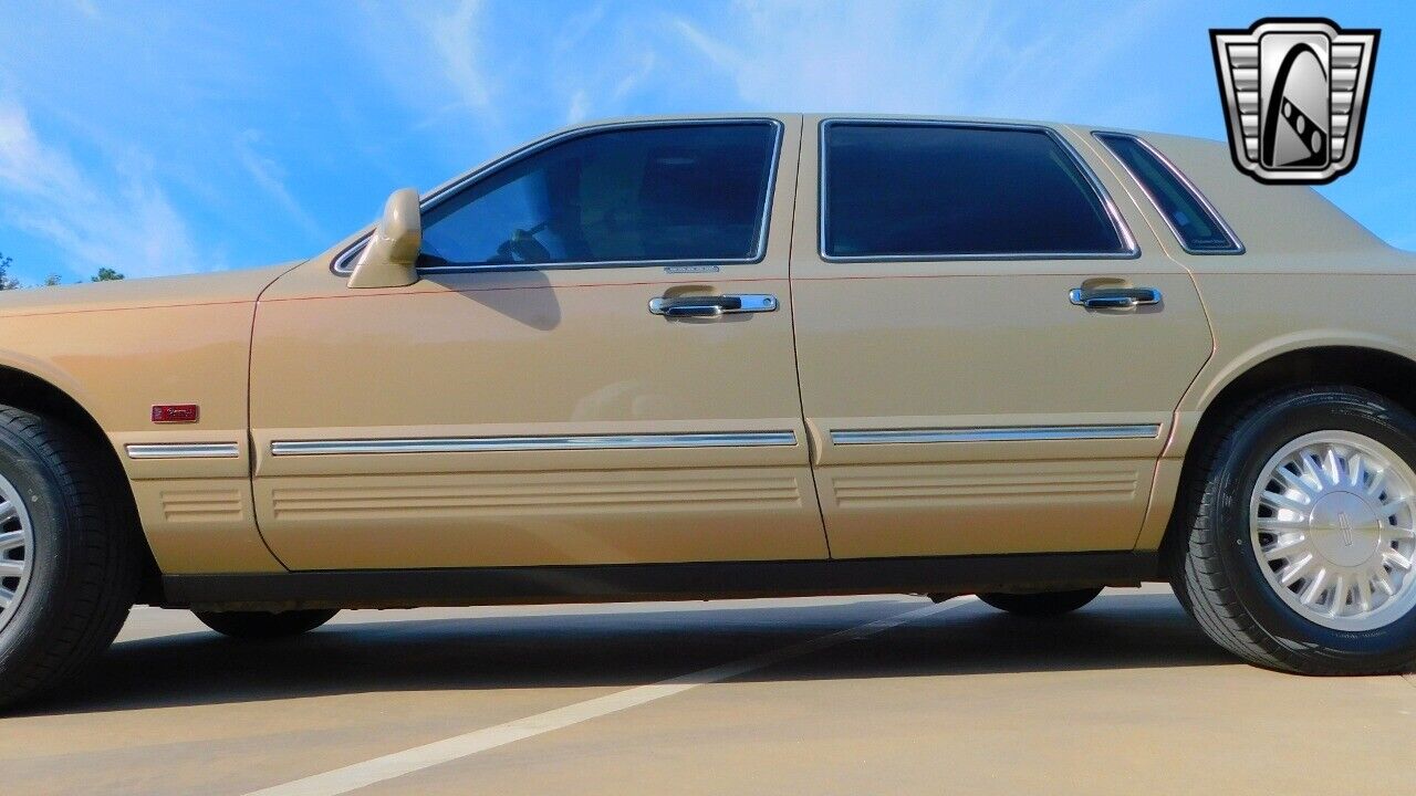 Lincoln-Town-Car-Berline-1996-6