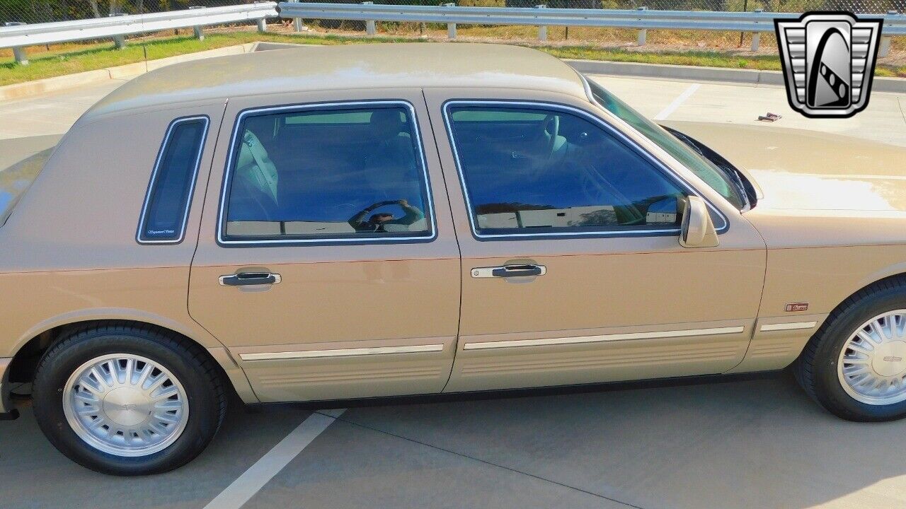 Lincoln-Town-Car-Berline-1996-9