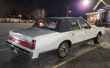 Lincoln-Town-car-1987-white-90123-2