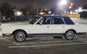 Lincoln-Town-car-1987-white-90123-3