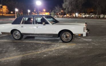 Lincoln-Town-car-1987-white-90123