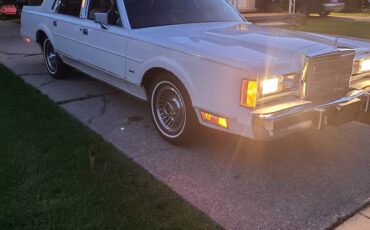 Lincoln-Town-car-1988-white-32187-6