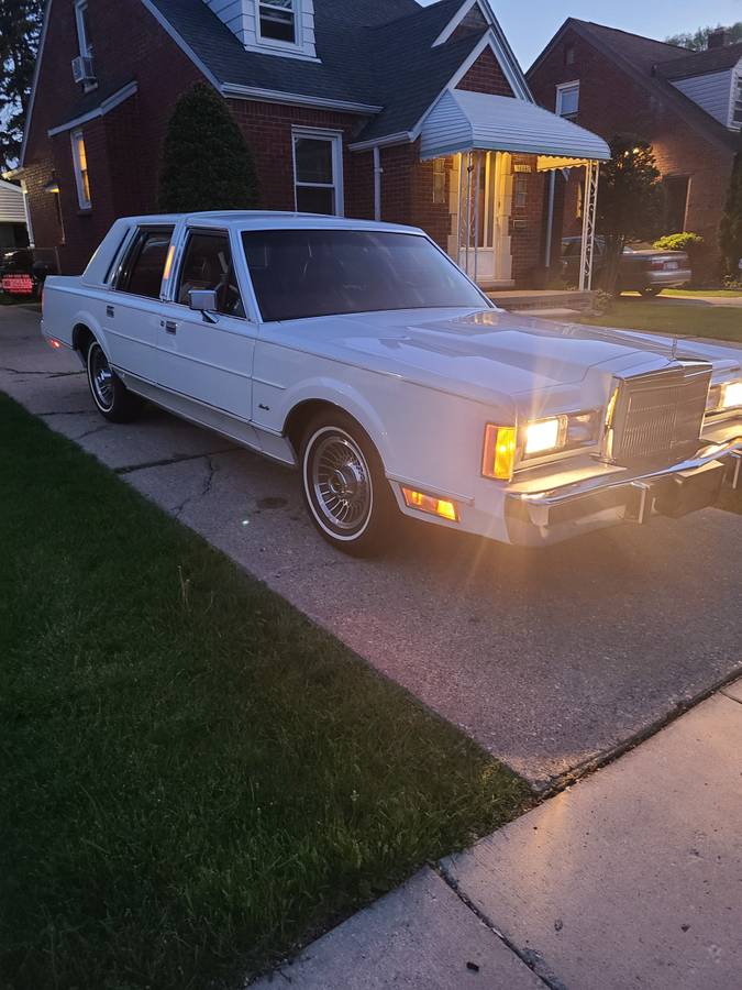 Lincoln-Town-car-1988-white-32187-6