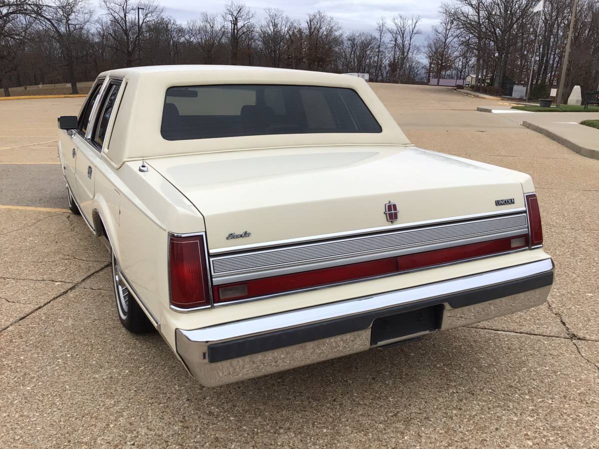 Lincoln-Town-car-1989-2