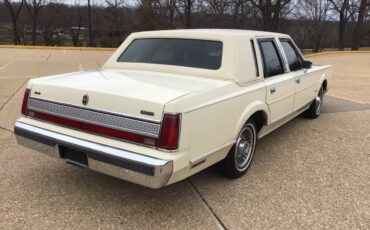 Lincoln-Town-car-1989-3