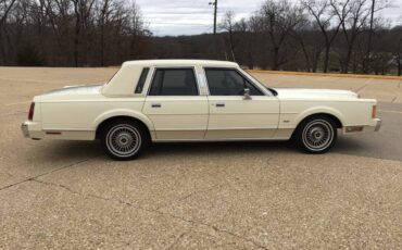 Lincoln-Town-car-1989-4