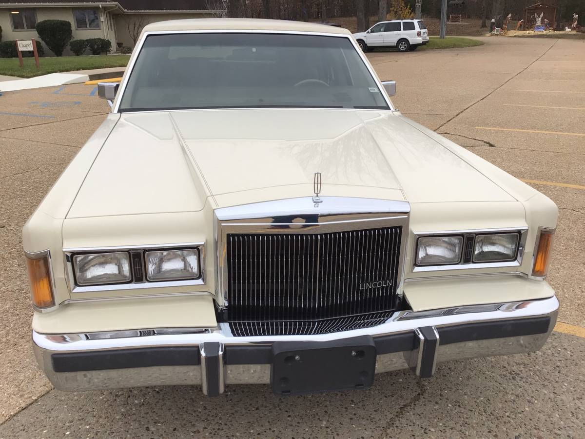 Lincoln-Town-car-1989-5