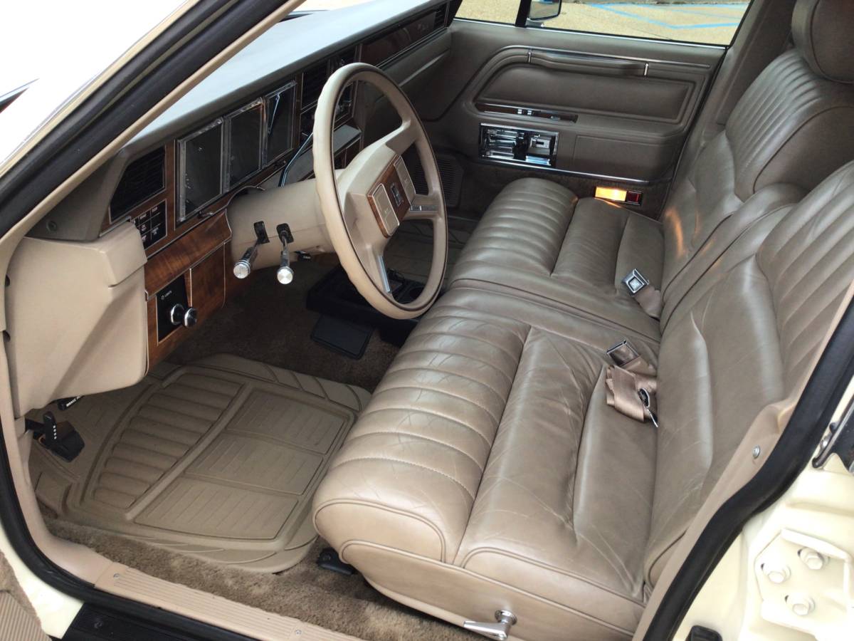 Lincoln-Town-car-1989-6