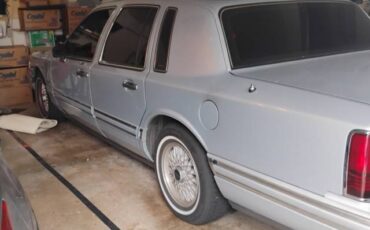 Lincoln-Town-car-1993-5