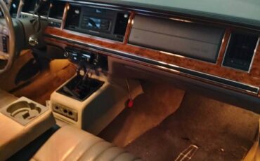 Lincoln-Town-car-1993-8