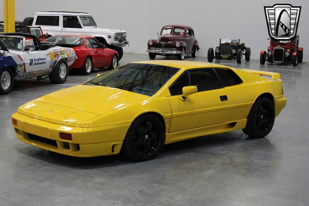 Lotus-Esprit-Coupe-1991-Yellow-Yellow-136360-2