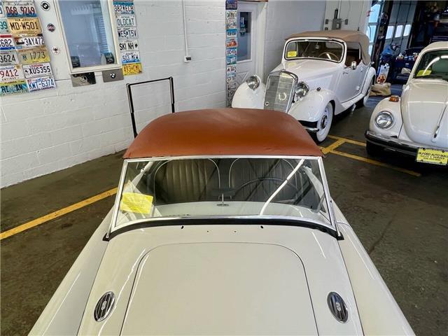 MG-MGA-1956-White-Brown-2-19