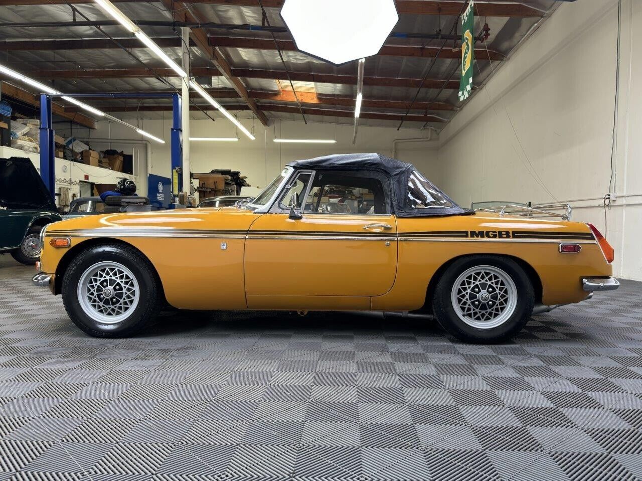 MG-MGB-1972-5