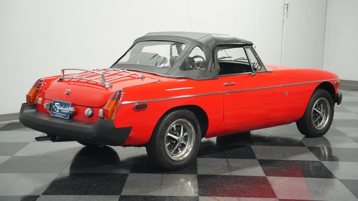 MG-MGB-1975-11