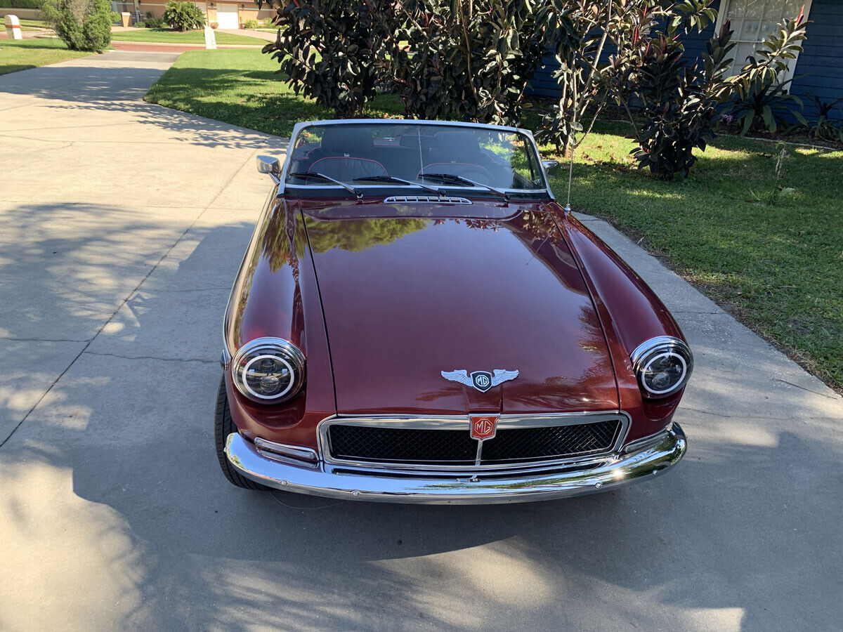 MG-MGB-Cabriolet-1978-Red-Black-136794-8