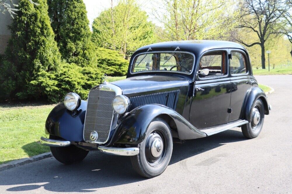 Mercedes-Benz-170V-Saloon-1950-Black-Gray-0-1