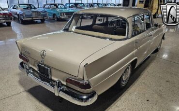 Mercedes-Benz-190-Berline-1965-4