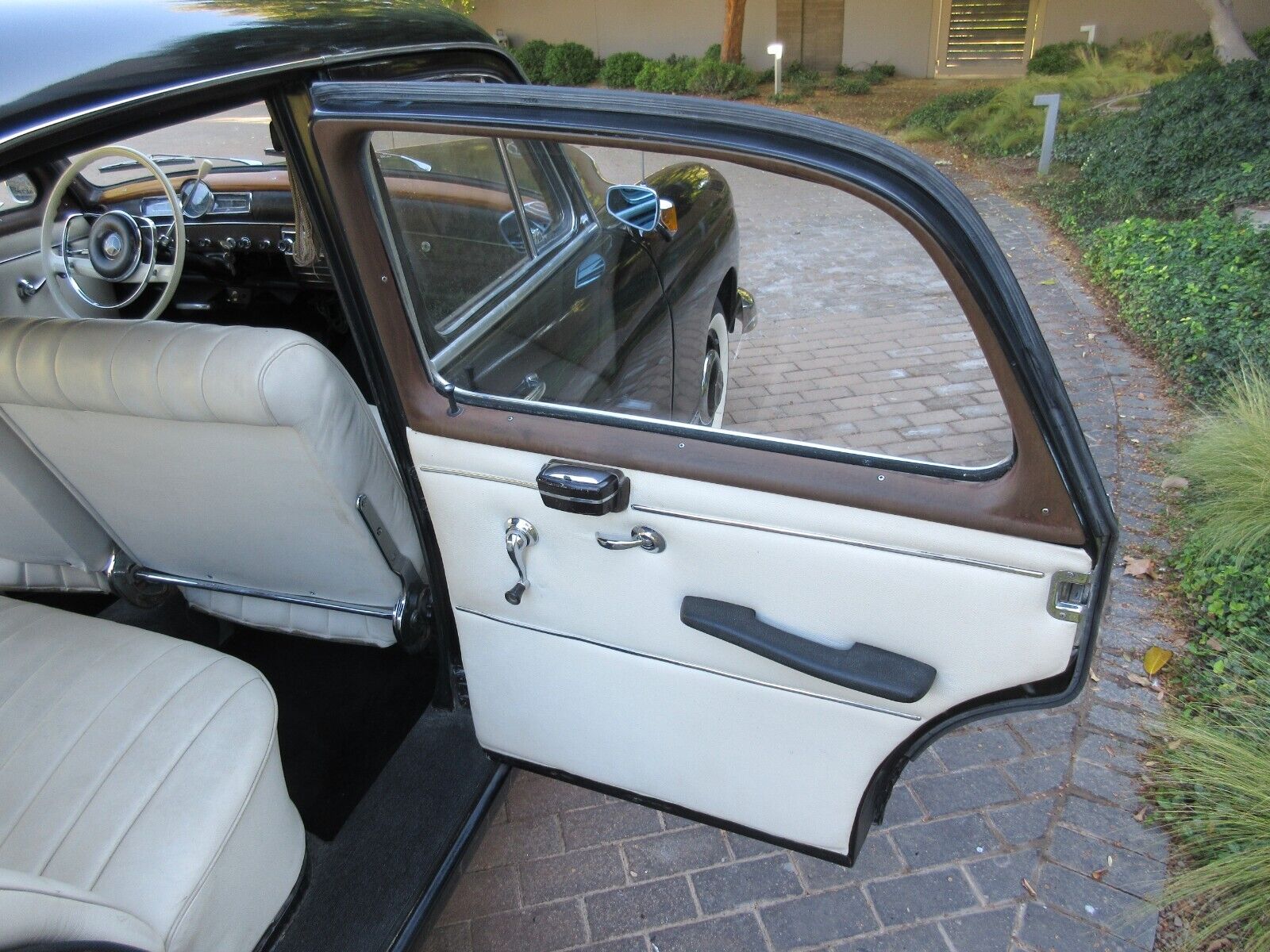 Mercedes-Benz-190B-series-Berline-1960-Black-White-12310-10