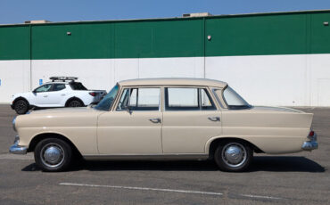 Mercedes-Benz-200-SUV-1966-Beige-Black-51581-3