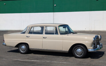 Mercedes-Benz 200 1966