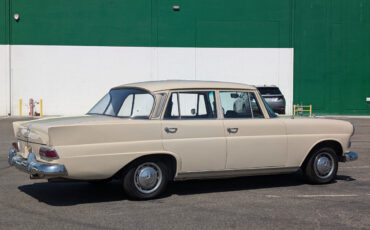 Mercedes-Benz-200-SUV-1966-Beige-Black-51581-6