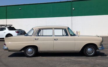 Mercedes-Benz-200-SUV-1966-Beige-Black-51581-7