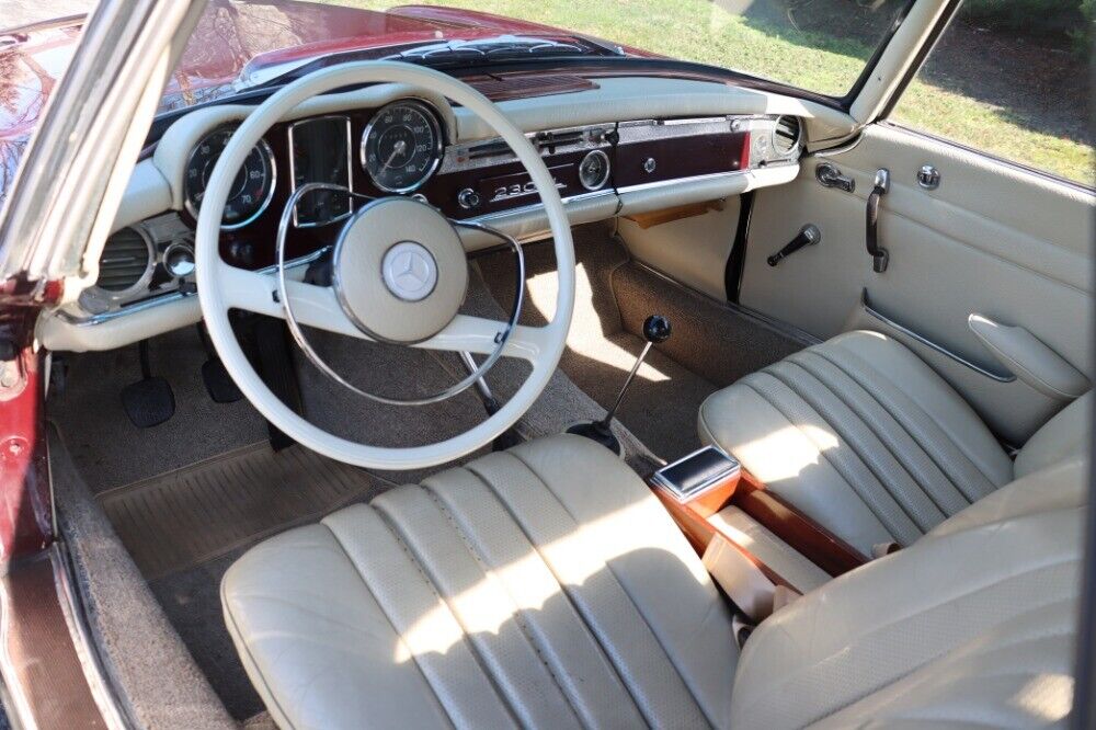 Mercedes-Benz-200-Series-1964-Burgundy-Tan-0-6