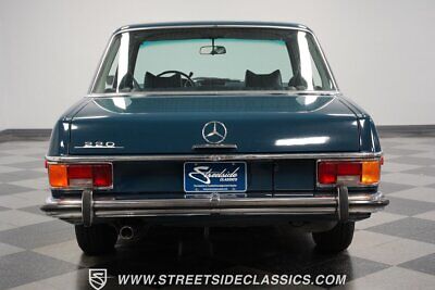 Mercedes-Benz-200-Series-1970-10