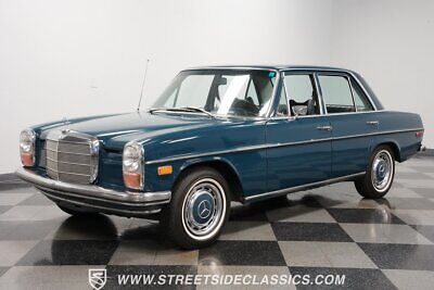 Mercedes-Benz-200-Series-1970-5