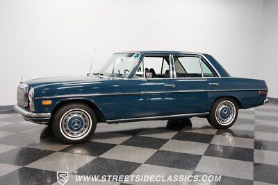 Mercedes-Benz-200-Series-1970-6